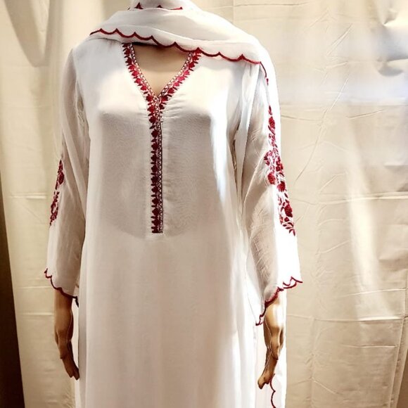 White Kurta / suit with red embroidery - Picture 2 of 5